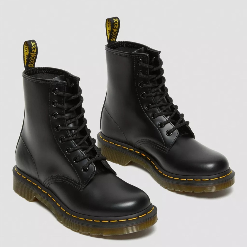 DR MARTENS - 1460 WOMEN'S LEATHER LACE UP BOOTS - SZ 8 - BRAND NEW, NEVER WORN